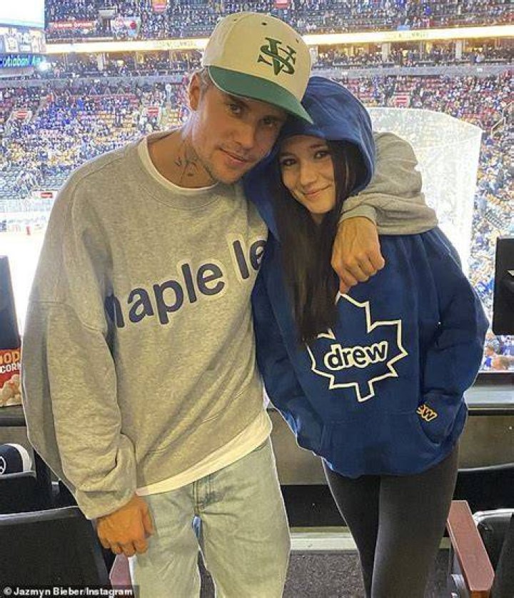 Justin Bieber helps little sister Jazmyn with her kickboxing practice