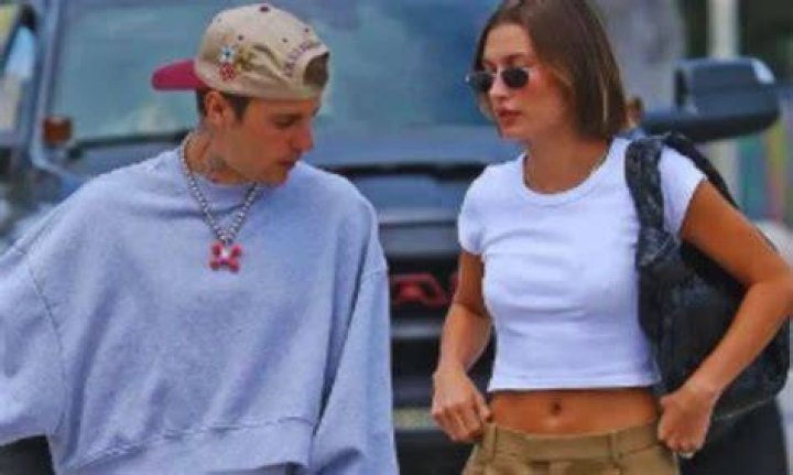 Justin & Hailey Bieber Spend Time With His Siblings In Family Photos