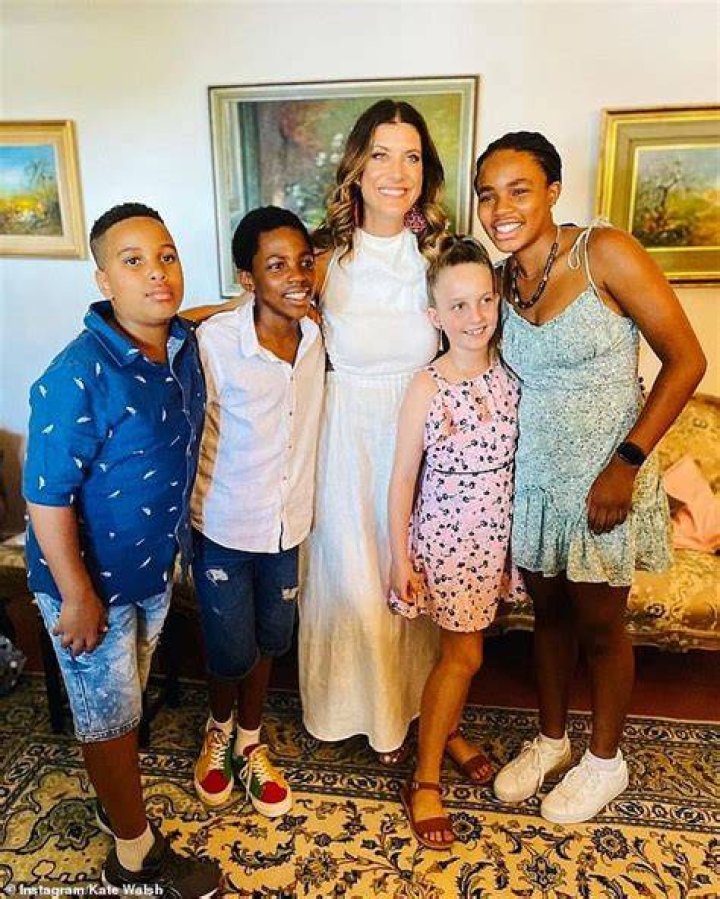 Kate Walsh family, husband, children, parents, siblings Celebrity FAQs