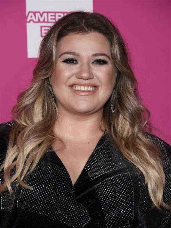 Kelly Clarkson, Height And Weight, Body Measurements, Leather Skirt