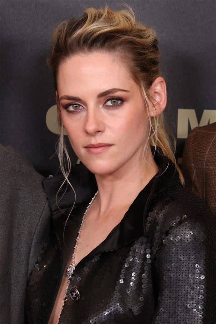 Kristen Stewart’s New Cropped ‘Do Rouge 18