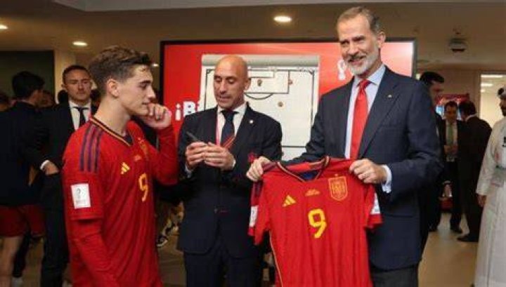 La Casa Real aceptaría una relación de Leonor con el futbolista andaluz