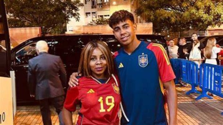 La madre de Lamine Yamal, pillada con su hijo de dos a&ntilde;os las im&aacute;genes