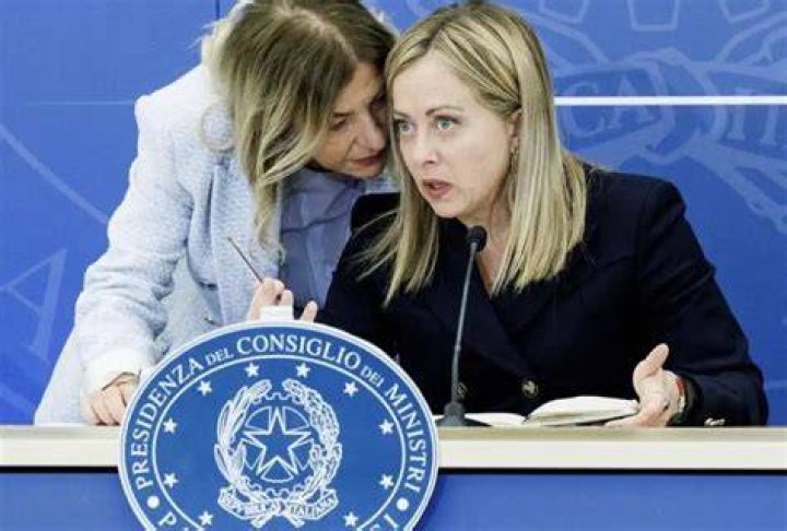 la misteriosa ascesa di patrizia scurti, da segretaria semplice a