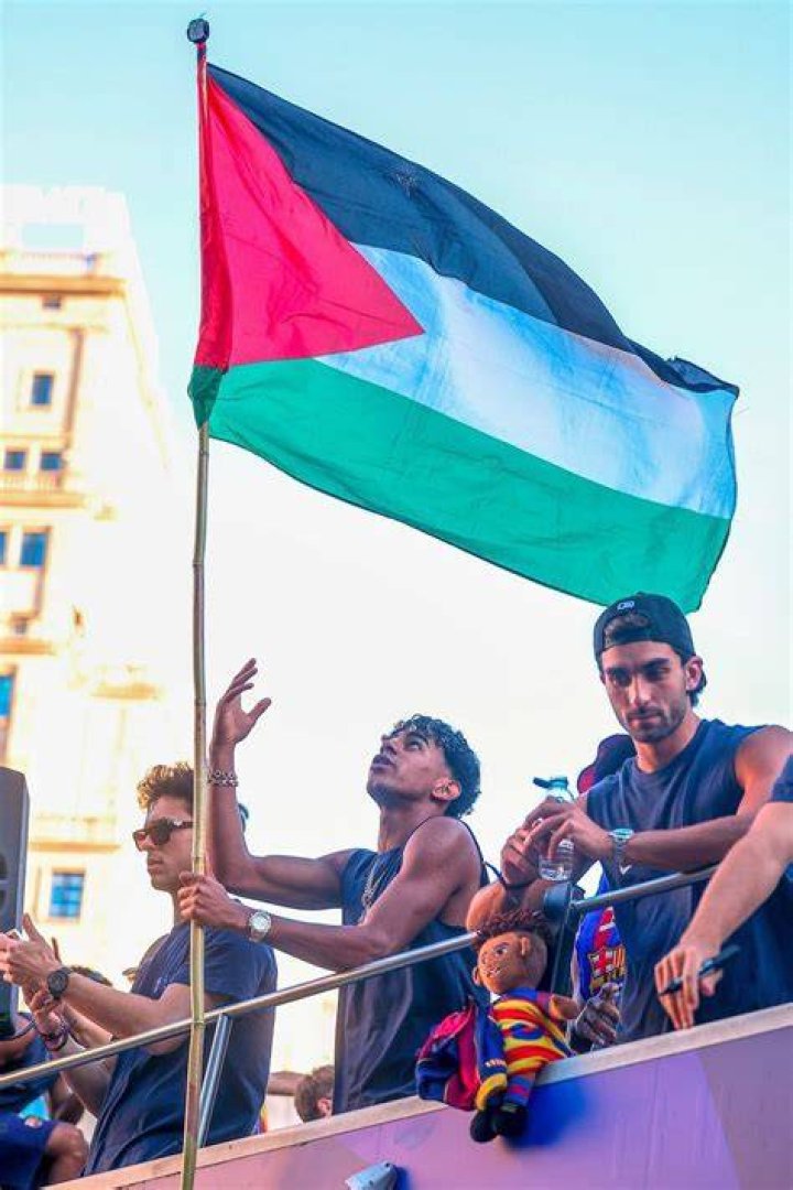 Lamine Yamal orgullo y bandera adolescente del castigado barrio de