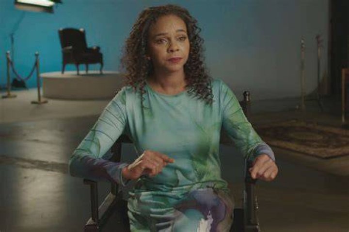 Lark Voorhies Says Saved by the Bell Costar Elizabeth Berkley Called