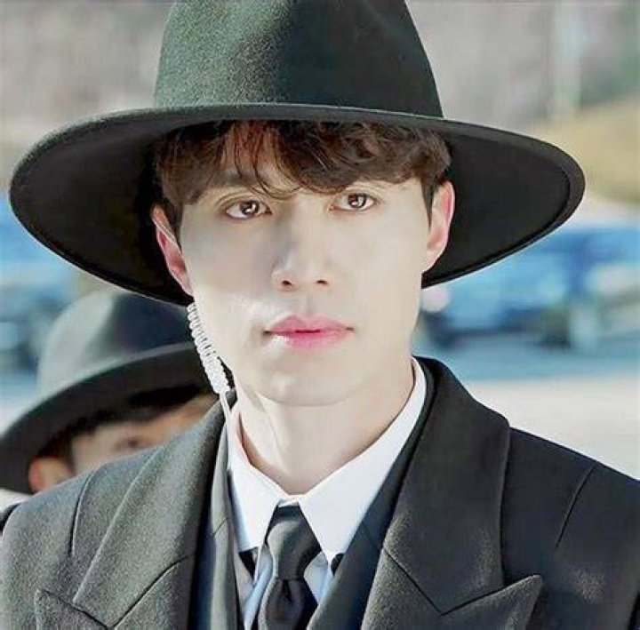 Lee Dong Wook Was Extremely Against Wearing His Signature Fedora in