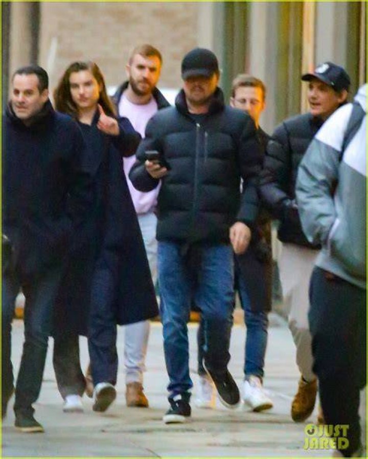 Leonardo DiCaprio Chats With Friends Outside Cannes Club Photo 3660226