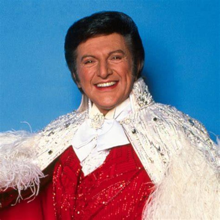 Liberace Wiki, Net Worth, Wife, Children, Cause of Death, Parents, Siblings