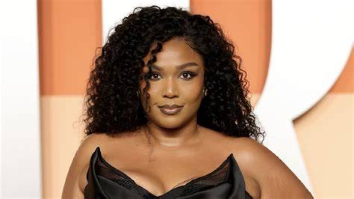 Lizzo's age, height and weight loss before and after The Hiu
