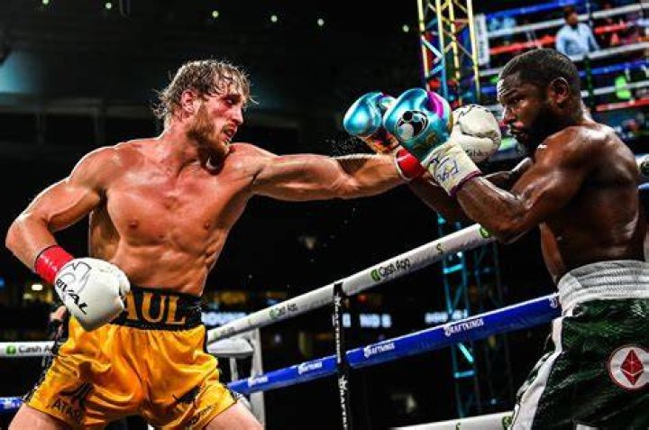 Logan Paul goes the distance in Floyd Mayweather exhibition bout