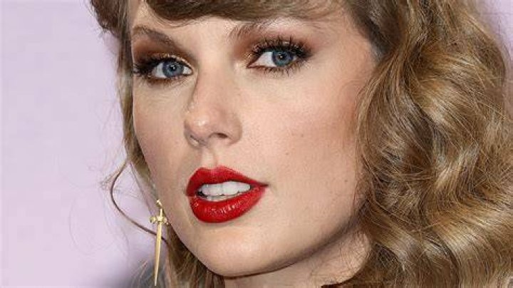 Look Inside Taylor Swift's HolidayThemed Birthday Party with These