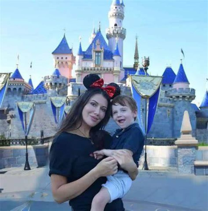 Lorry Hill Wiki, Bio, Age, Husband, Height, Plastic Surgery, YouTube