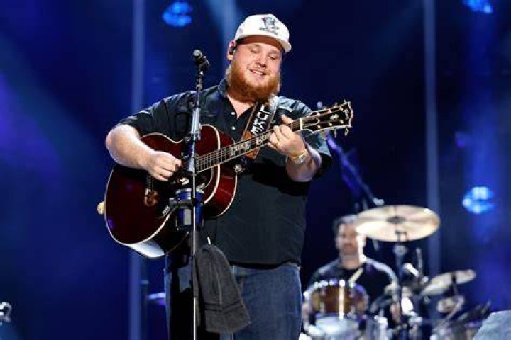 Luke Combs 2024 Tour Dates And Schedule Debbie Gwendolen
