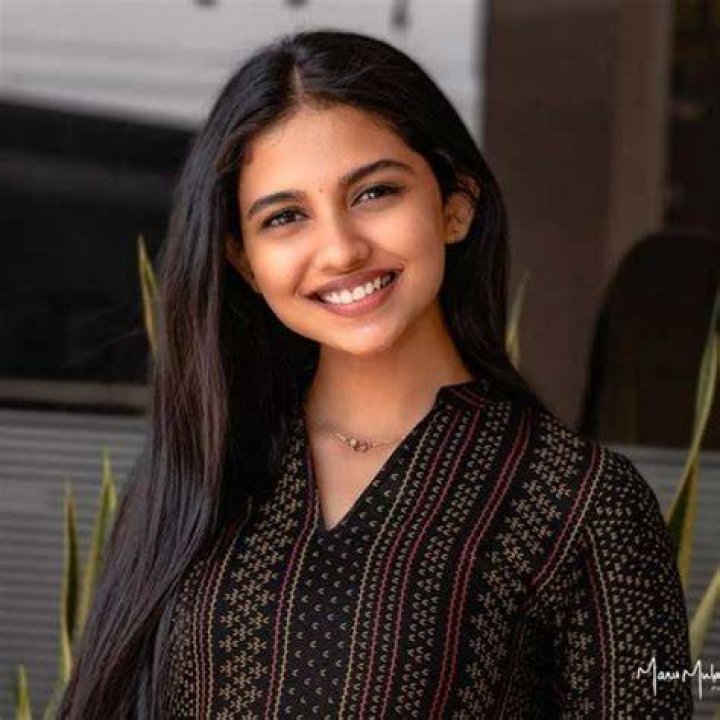 Mamitha Baiju Wiki, Biography, Age, Movies, Awards, Images TamilCiniNews