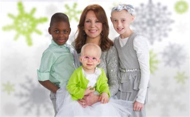 Marlo Thomas, Katharine McPhee team up for sick kids