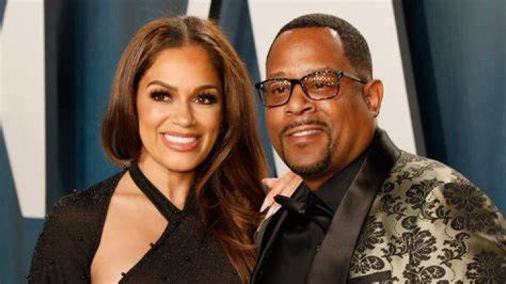 Martin Lawrence Showers His Fianc&eacute;e Roberta With Compliments For Her