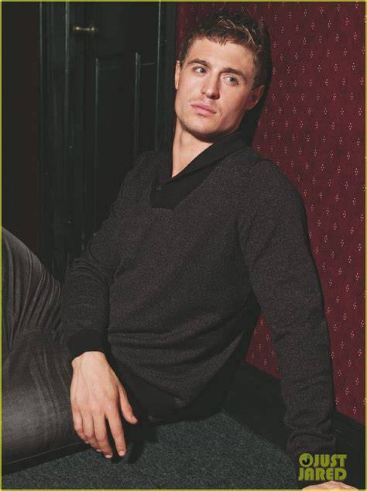Max Irons Hot Sex Picture