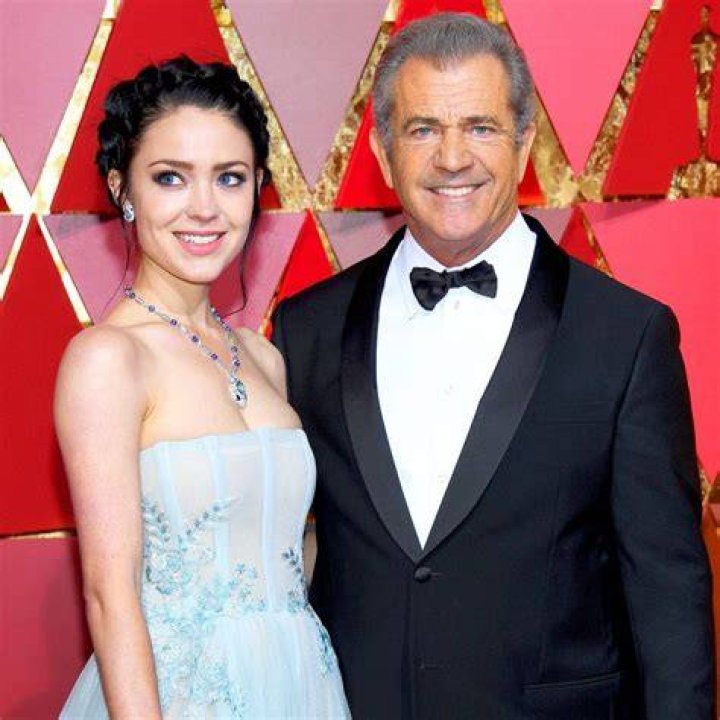 Mel Gibson & Girlfriend Rosalind Ross Take a Romantic Stroll Around