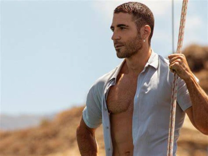 Miguel &Aacute;ngel Silvestre lo ense&ntilde;a todo sin censura por error en un v&iacute;deo