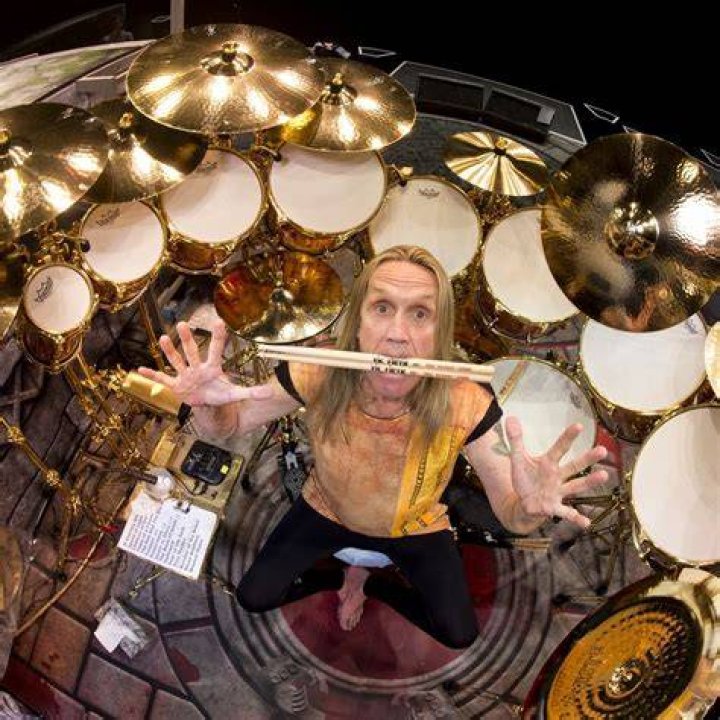 Nicko McBrain ironmaidenfc.gr