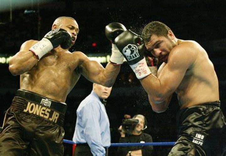 On This Day Roy Jones Jr Makes Heavyweight History Boxing On This