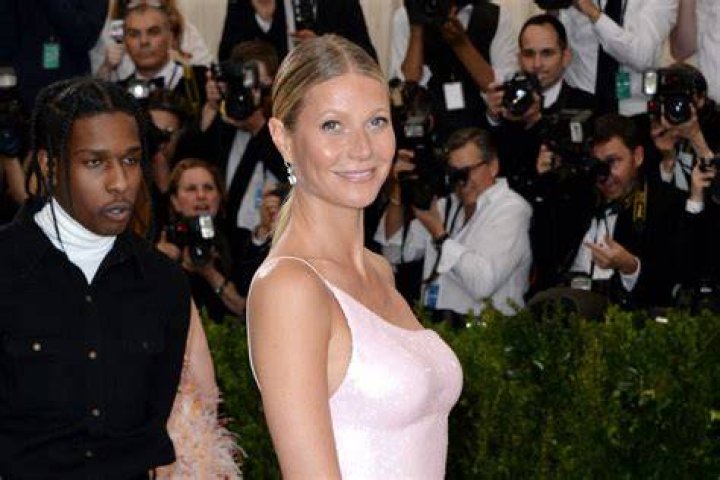 Paltrow surprises &lsquo;little sister&rsquo; Kate Hudson on her 40th