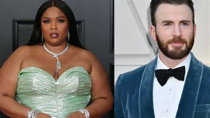 Pop star Lizzo volunteers at Foodbank Australia to help bushfires