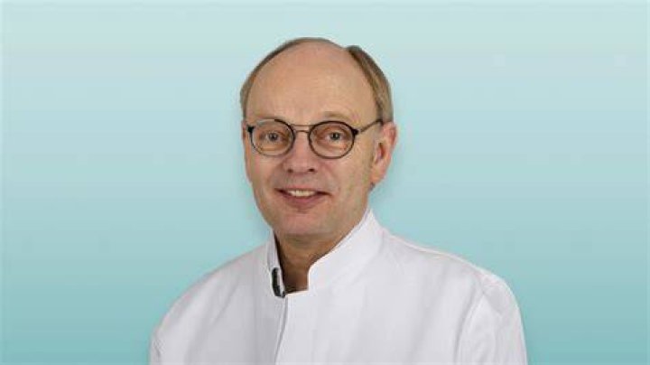 Prof. Dr. med. Jörg Klekamp (international) Prof. Dr .med. Jörg Klekamp