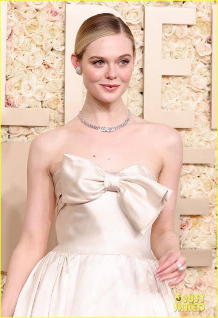 Rachel Brosnahan Elle Fanning's Stunning Beauty Look Is What You're