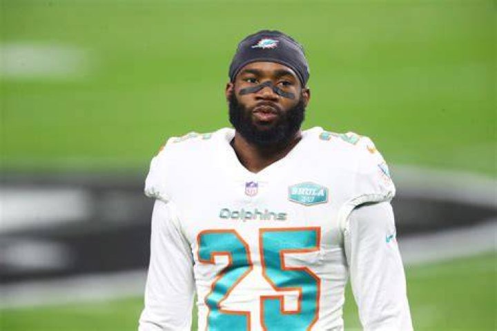 Report Miami Dolphins restructure Xavien Howard's contract Dolphin