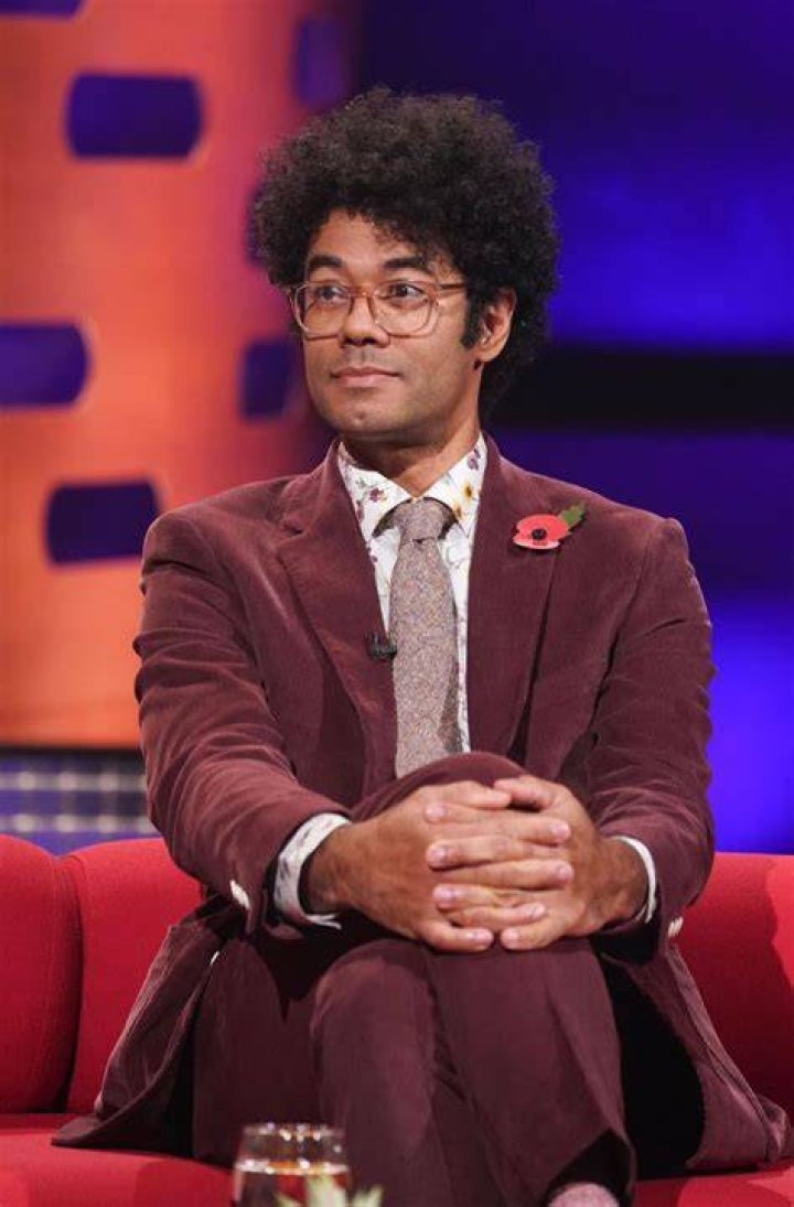 Richard Ayoade Relaxes With Some Reflexology 48hrs in...Hong Kong