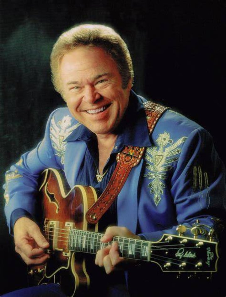 Roy Clark, country guitar virtuoso, &lsquo;Hee Haw&rsquo; star, has died The