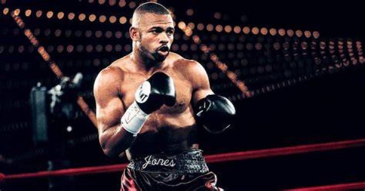 Roy Jones Jr. shines in his farewell fight, outpoints Scott Sigmon