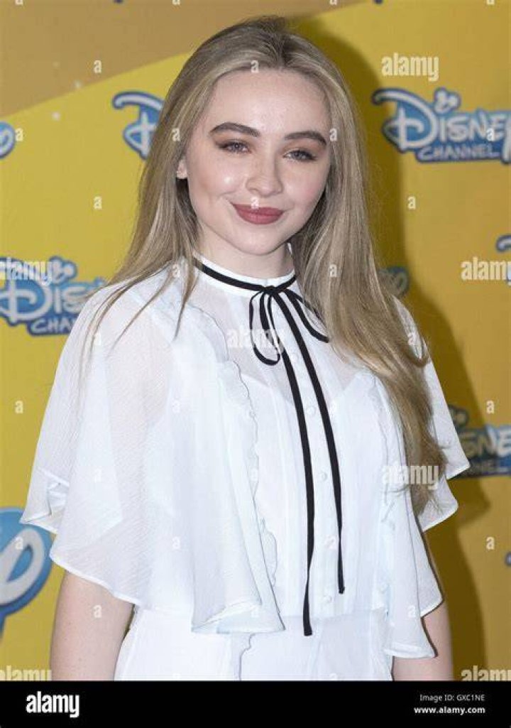 sabrina carpenter babysitting premiere madrid spain 01 Sabrina