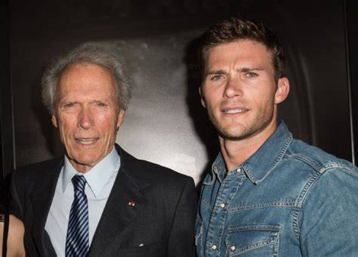 Scott Eastwood il figlio di Clint mostra muscoli e fisico scolpito