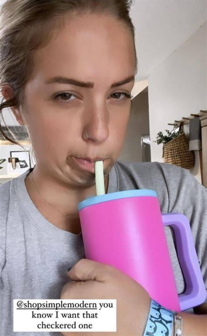 "She has literally zero shame" Juice WRLD's exgirlfriend Ally Lotti