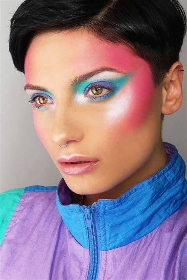 Simple and creative 80s makeup ideas for looks. Bring your