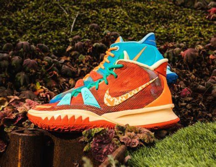 Sneaker Room x Nike Kyrie 5 &ldquo;I Love You Mom&rdquo; White Red