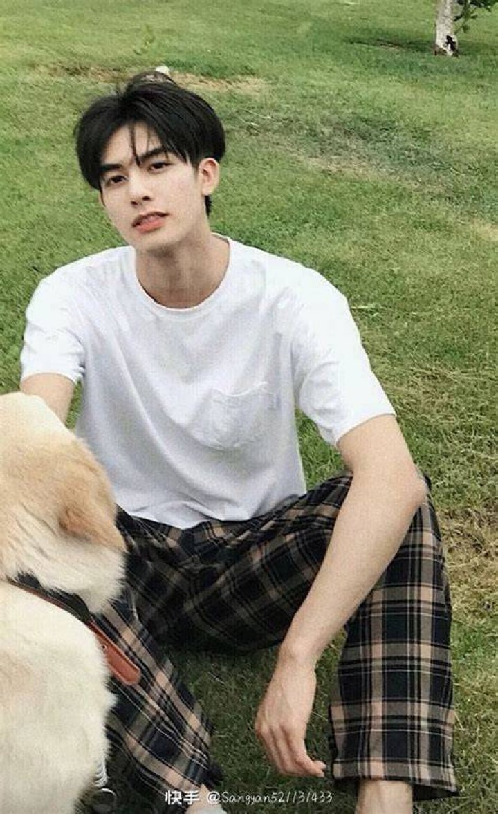 SONG WEILONG 宋威龙 on Instagram &ldquo;good mood😚 __ &copy; Weibo [21.04.11
