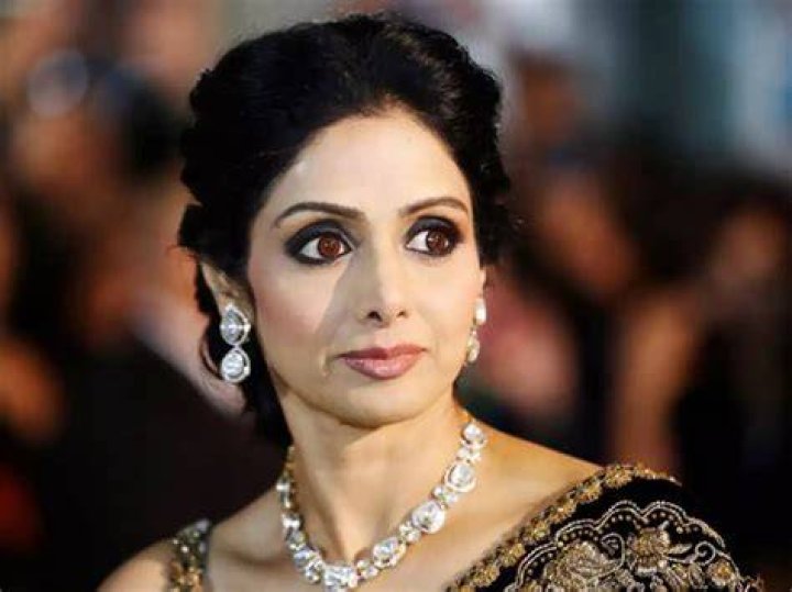 Sridevi's daughter Janhvi thanks Madhuri Dixit for stepping into late