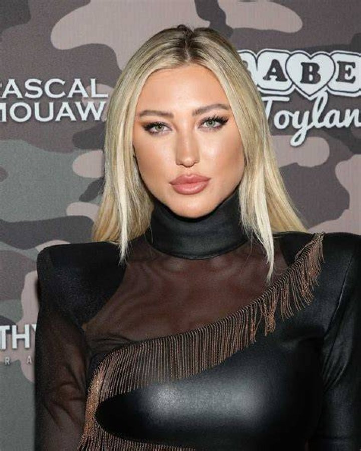 Stefanie Gurzanski's net worth, modelling career, and property Tuko.co.ke