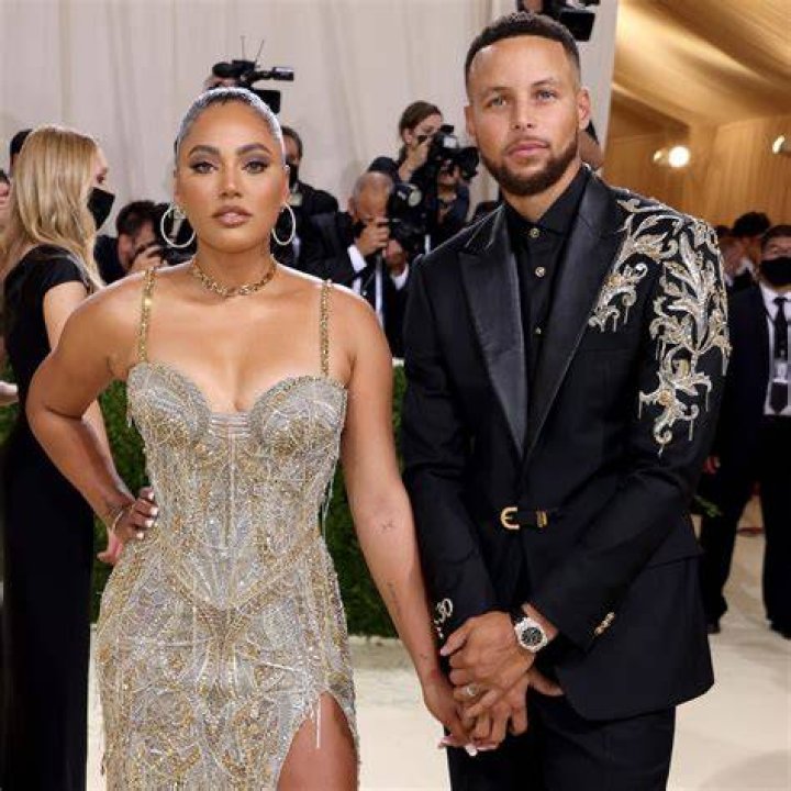 Stephen and Ayesha Curry Renew Wedding Vows