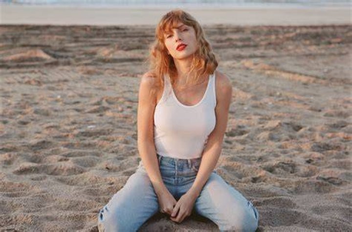 Taylor Swift Shared Photos From Her StarStudded 30th Birthday Party