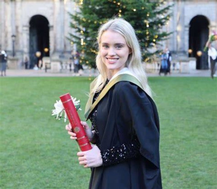 Thea Booysen Wiki, Bio, Age, Height, Boyfriend, Net worth, Mr Beast