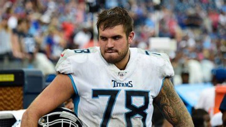 Titans Jack Conklin signing with Browns