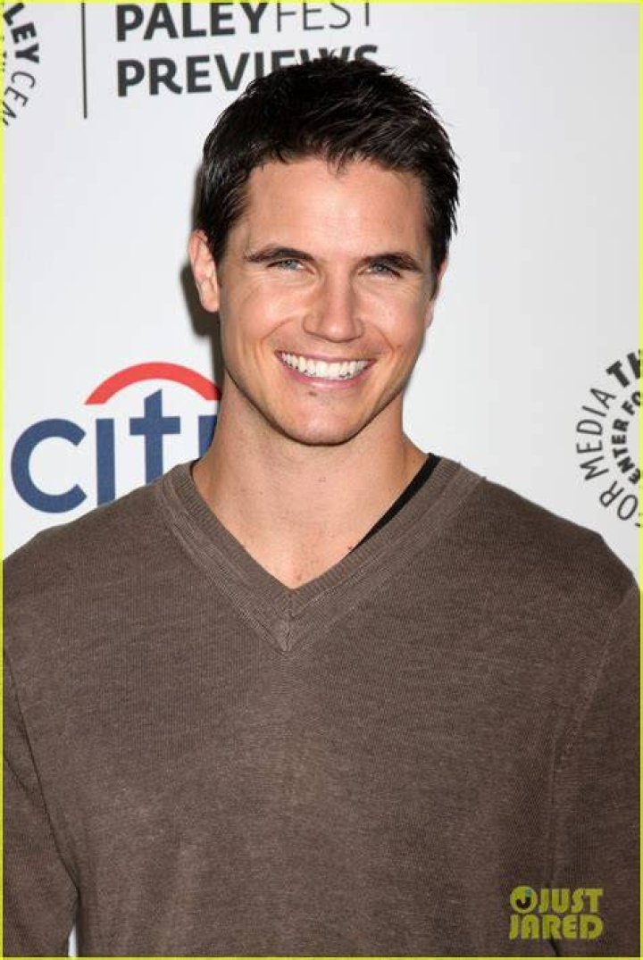 &lsquo;Tomorrow People&rsquo; Star Robbie Amell Signs With WME (Exclusive)