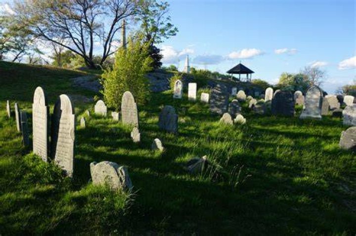 Ultimate Guide To New Hampshire Cemeteries: Explore Historic Burial Grounds
