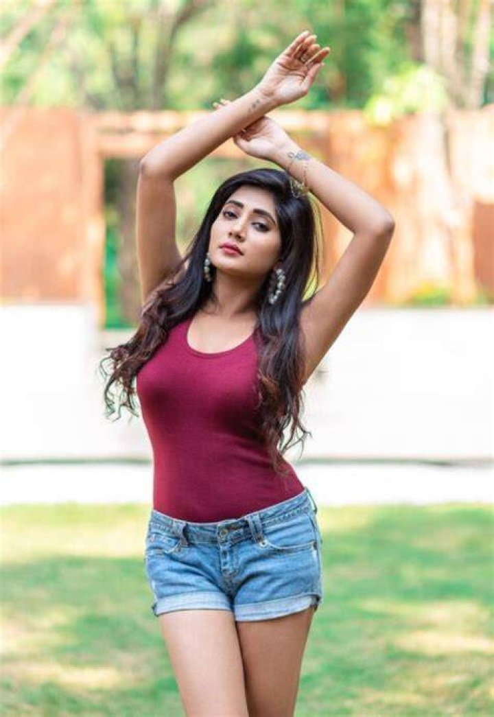 🔥Vasanthi Krishnan Beautiful Hot HD Photoshoot / Movie Stills (1080p