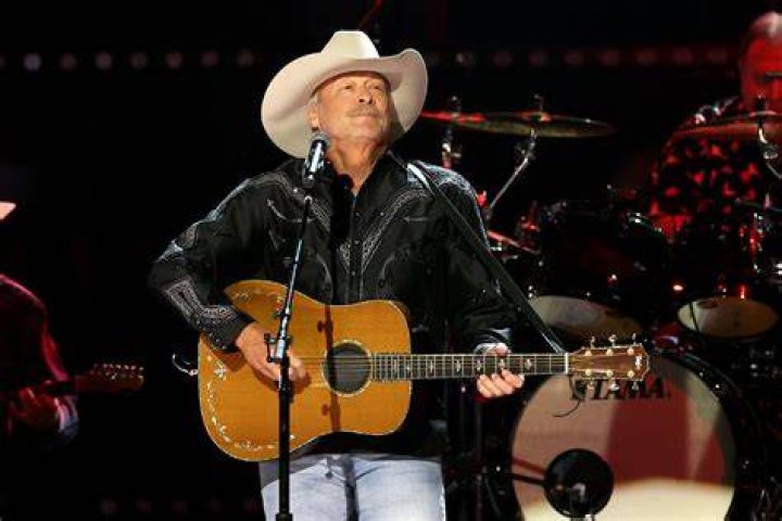 Video Alan Jackson Performance at Jones&rsquo; Funeral South